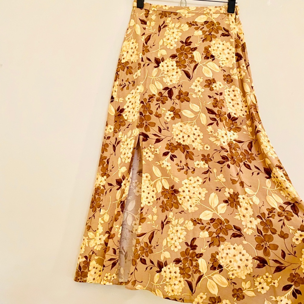 VINTAGE HIGH-WAISTED FLORAL SKIRT WITH FRONT SLIT